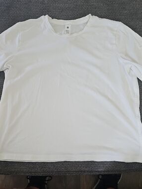 lululemon athletica Women's White Crewneck Short Sleeve Tee